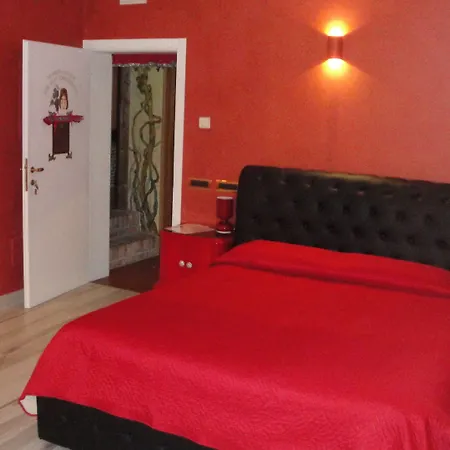 The Queen Tower Bed and Breakfast Ντεζεντσάνο ντελ Γκάρντα