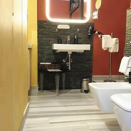 The Queen Tower Ντεζεντσάνο ντελ Γκάρντα