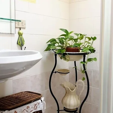 The Queen Tower Ντεζεντσάνο ντελ Γκάρντα