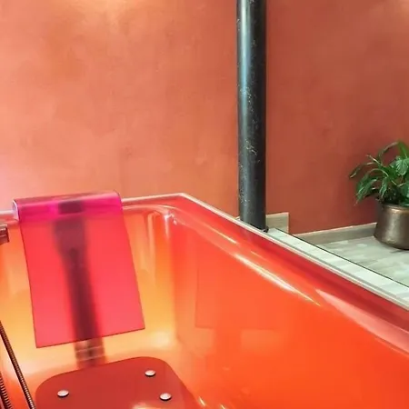 The Queen Tower Ντεζεντσάνο ντελ Γκάρντα