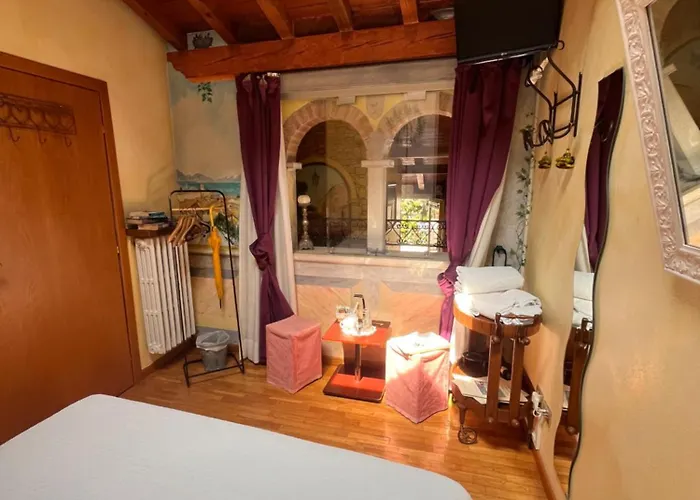 The Queen Tower Bed & Breakfast