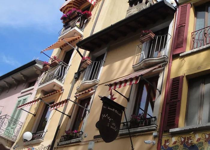 The Queen Tower 4* Desenzano del Garda
