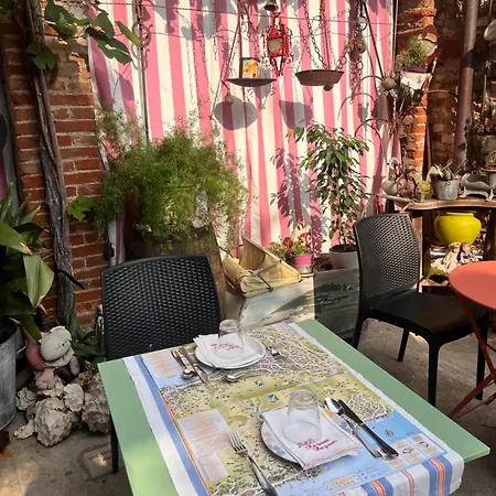 The Queen Tower Bed & Breakfast *