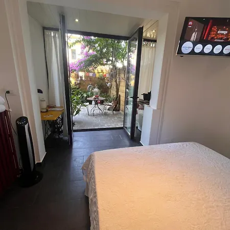 The Queen Tower Bed & Breakfast *
